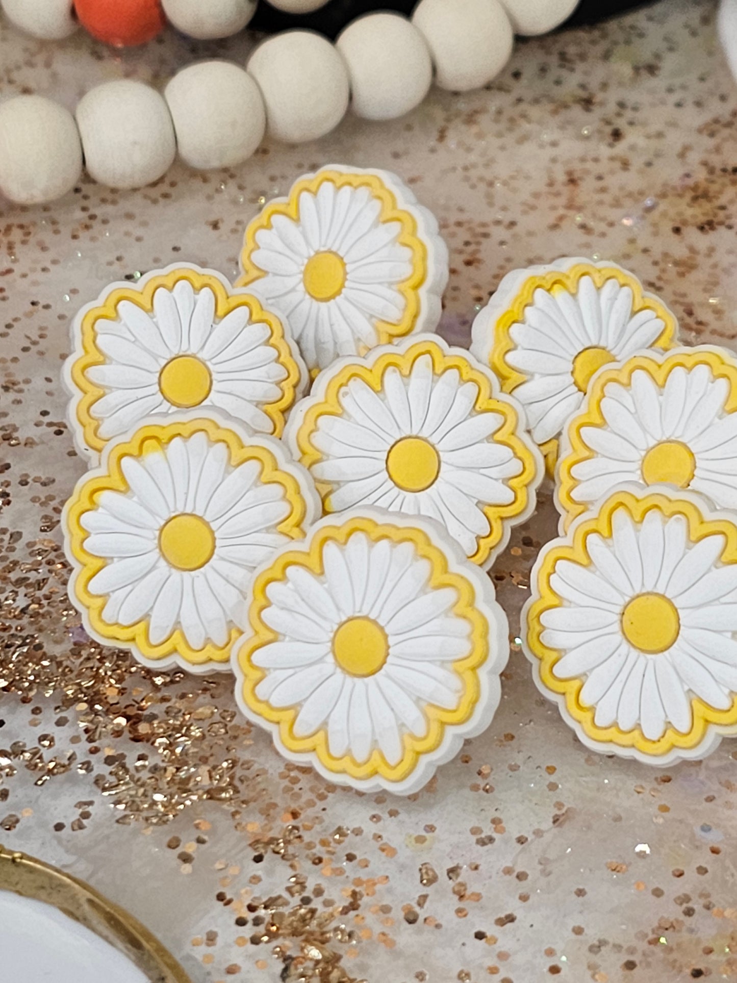 White yellow Daisy flowers Straw/pencil or pen charms