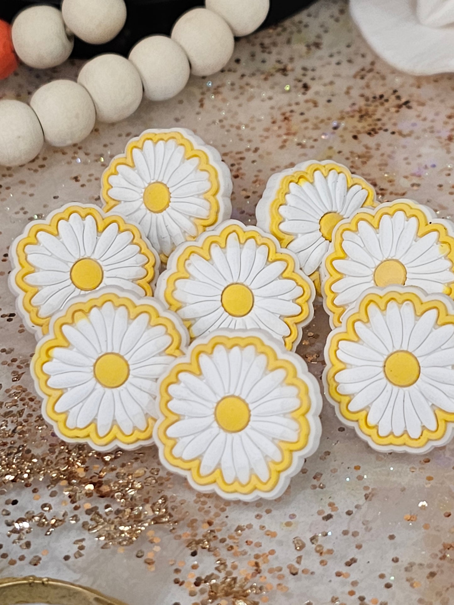 White yellow Daisy flowers Straw/pencil or pen charms