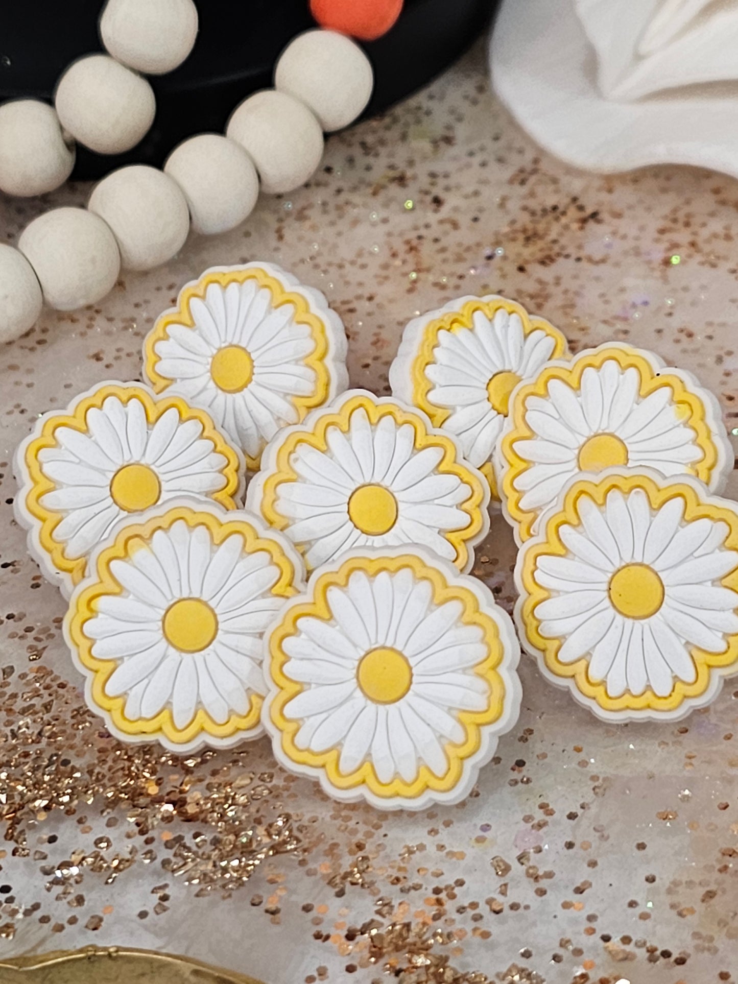 White yellow Daisy flowers Straw/pencil or pen charms