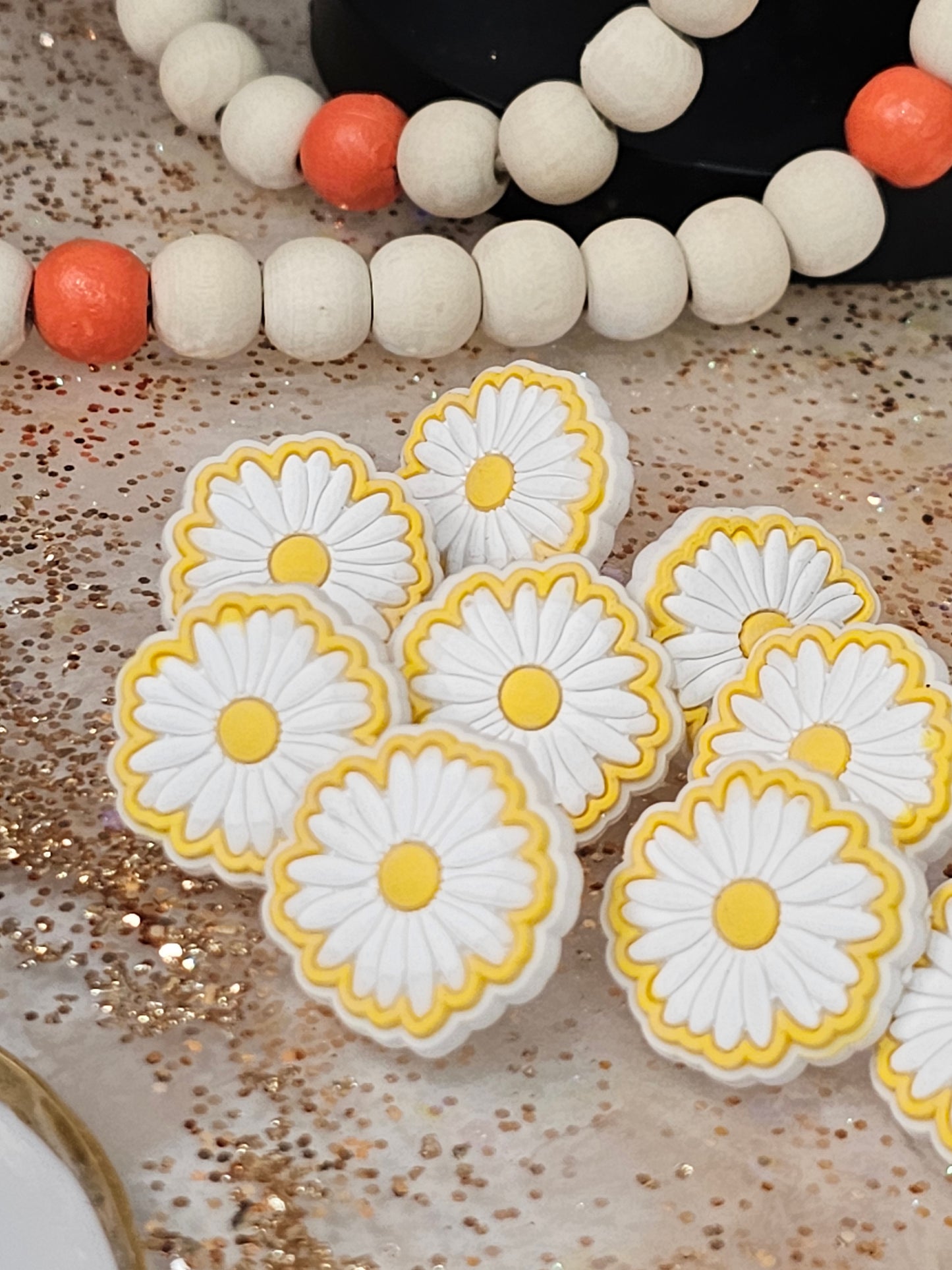 White yellow Daisy flowers Straw/pencil or pen charms