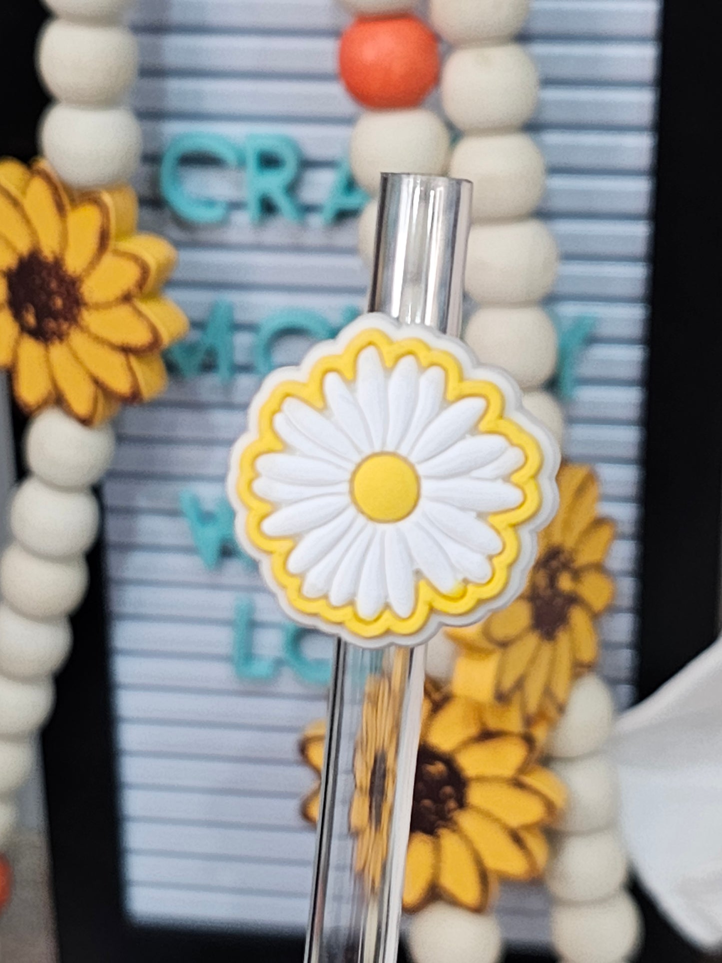 White yellow Daisy flowers Straw/pencil or pen charms