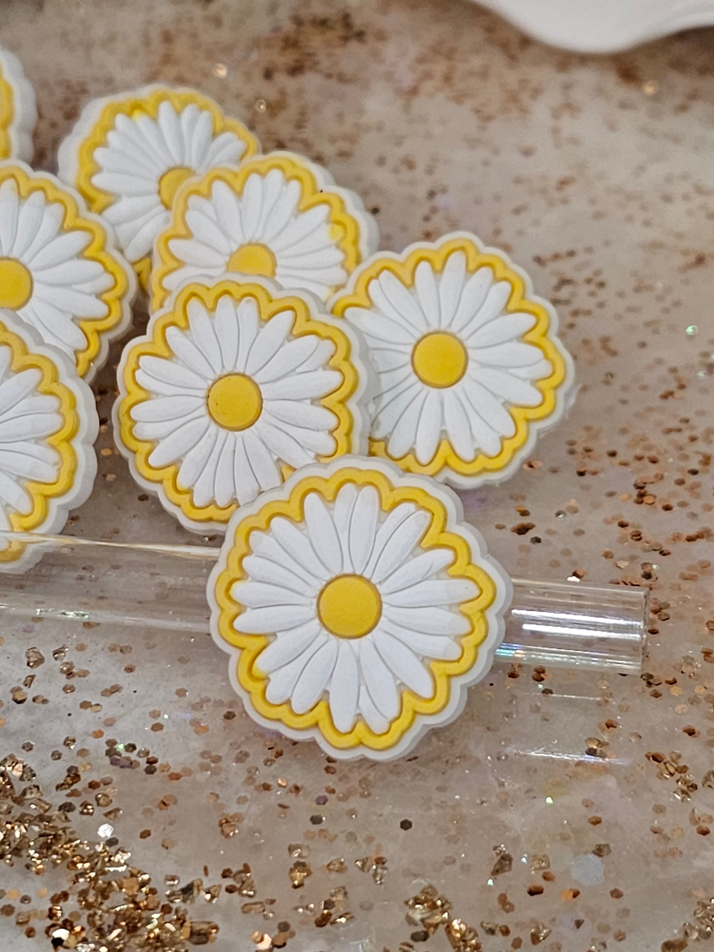 White yellow Daisy flowers Straw/pencil or pen charms