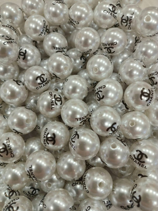 White pearl CC 16mm beads