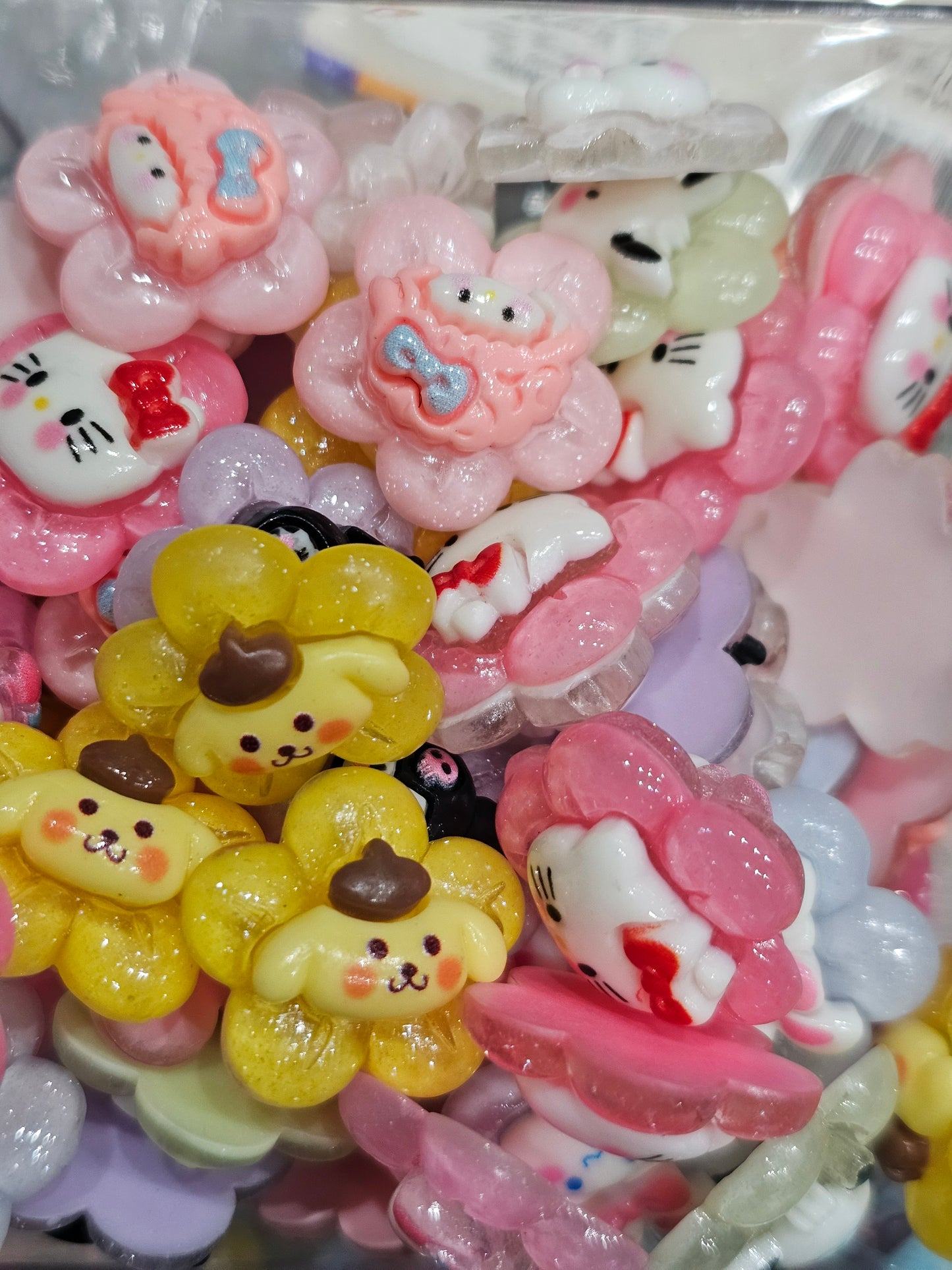 Flowers Sanrio acrylic charms mix