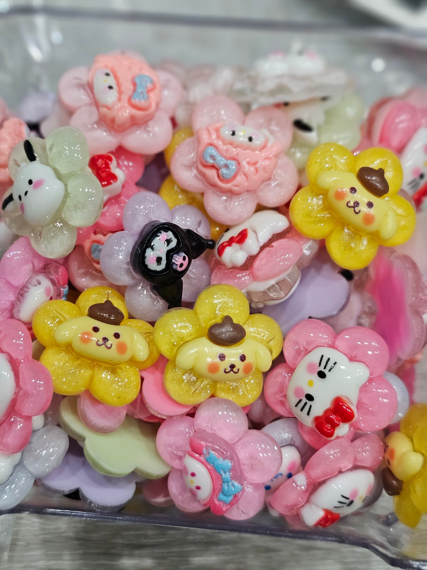 Flowers Sanrio acrylic charms mix